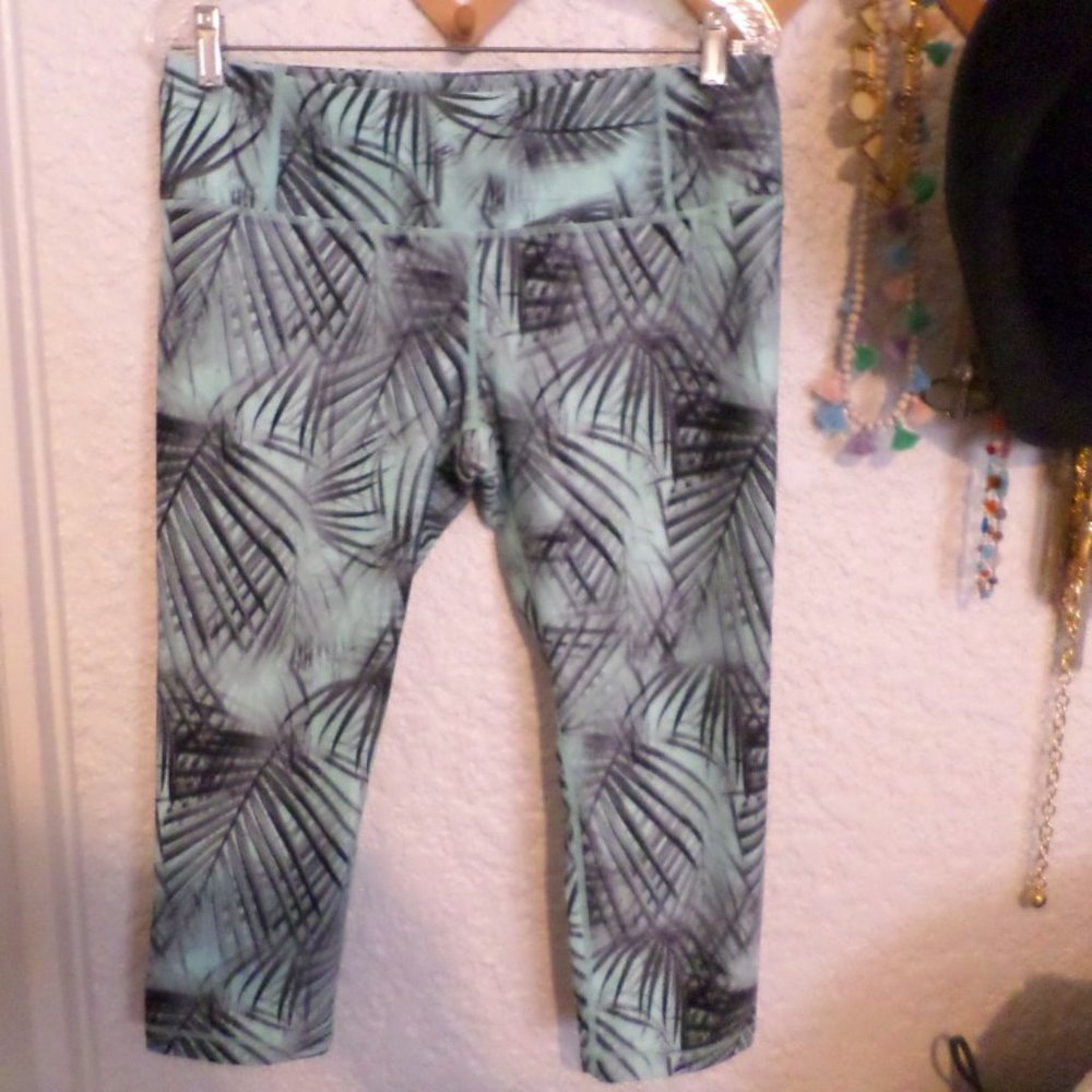 MPG Women's Tropical Print 3/4 Crop Leggings Sz L